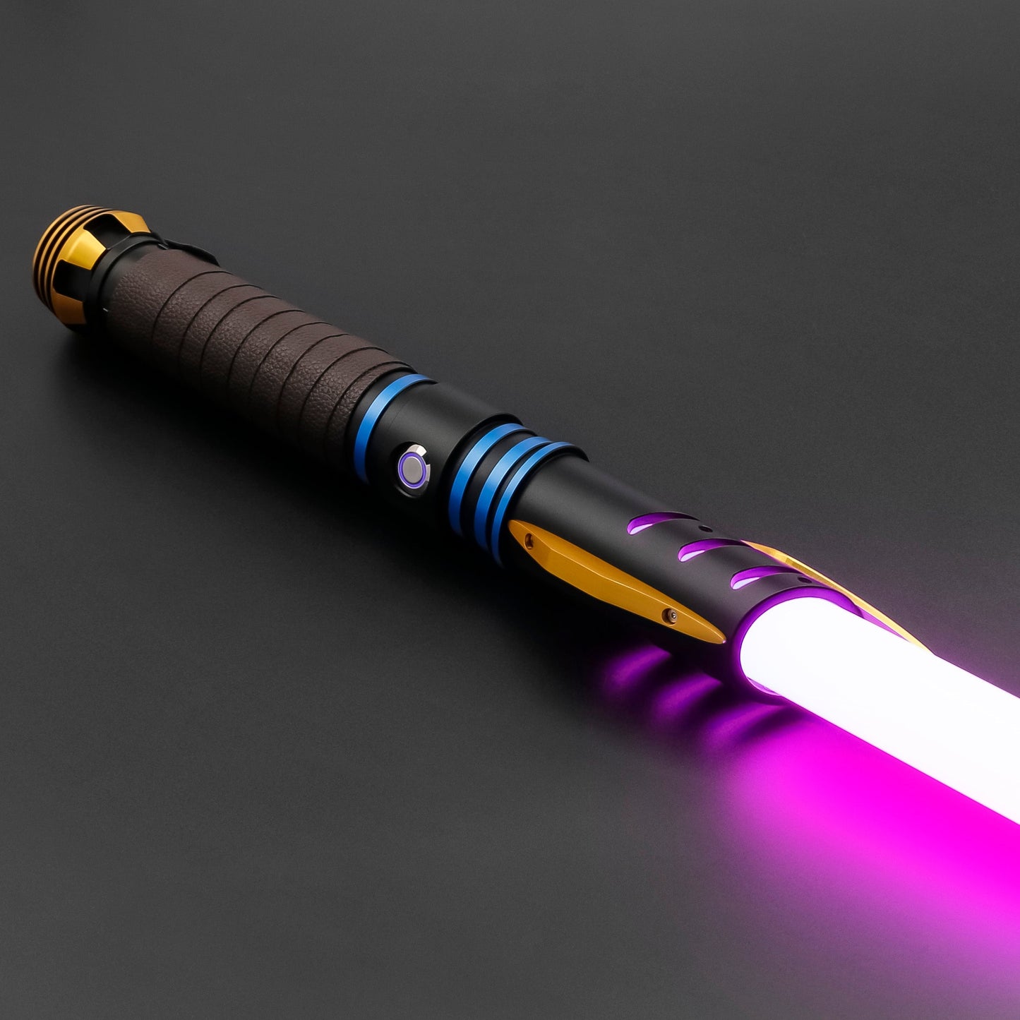 ET1 Swing Dueling Lightsaber