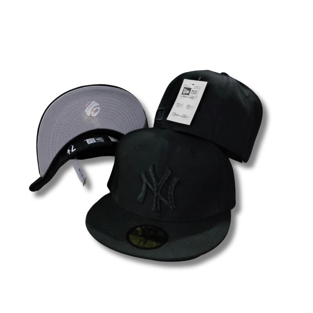 New York Yankees Blackout All Black with Tonal Logo – Snapback Cap