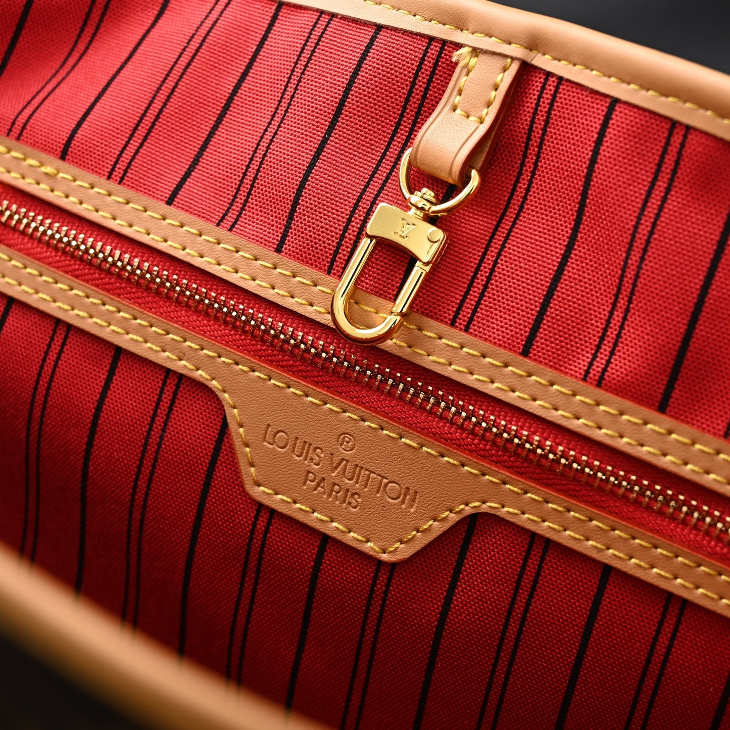 Louis Vuitton Neverfull MM Tote Bag – Monogram Canvas with Red Interior