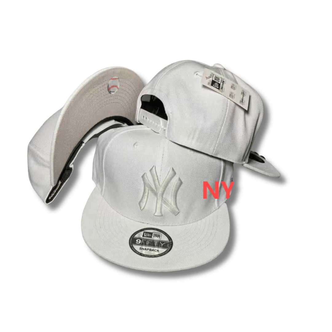 New York Yankees All-White with Embroidered Logo and Minimalist Design - Snapback Cap