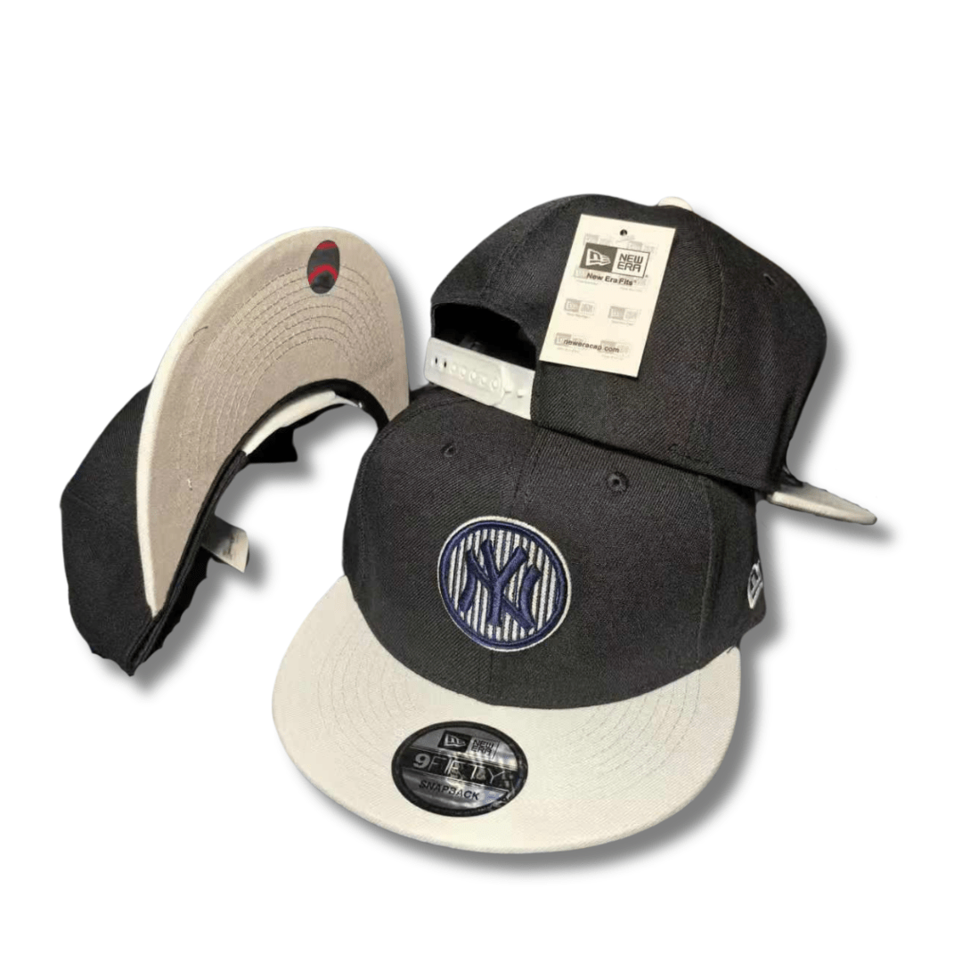 New York Yankees Black and Gray with Circular Embroidered Logo - Snapback Cap