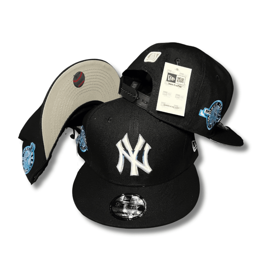 New York Yankees Black Iconic White Logo with Gray Undervisor – Snapback Cap